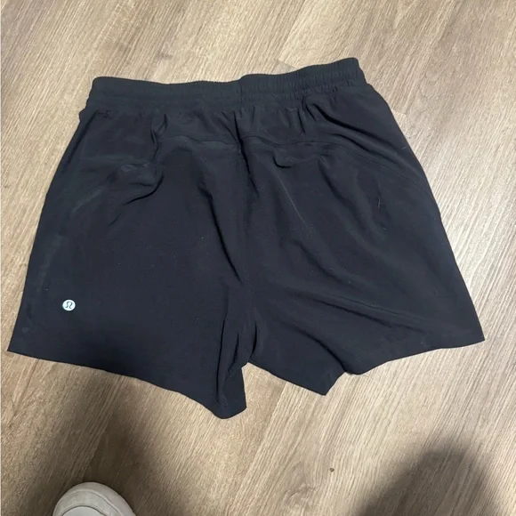 Lululemon Pacebreaker Black - 5 Inch Inseam Size Medium - Picture 2 of 3